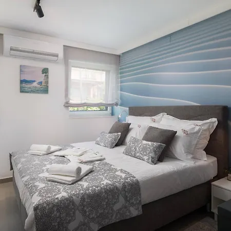 Stunning Scorpaena With Swimming Pool فيلة *