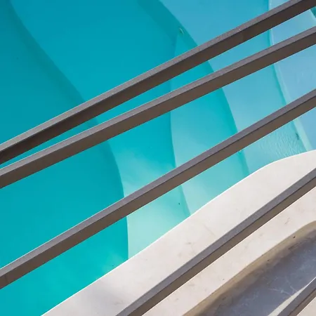 Stunning Scorpaena With Swimming Pool فيلة زادار