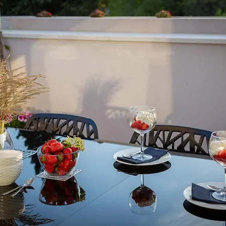 Stunning Scorpaena With Swimming Pool فيلة *